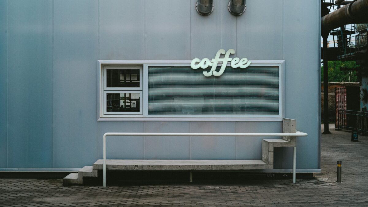 コーヒースタンドの立地戦略を5つの視点から徹底解説。開業前に絶対押さえるべきポイントを紹介！