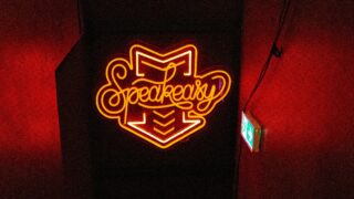 スピークイージーとは？意味・歴史・現代の人気バーまで徹底解説！