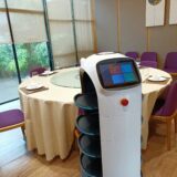 ロボット接客の最前線｜飲食業界で進む自動化と無人化の未来