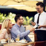 飲食店スタッフ必見！接客英語フレーズ90選｜外国人観光客に伝わる接客とは？