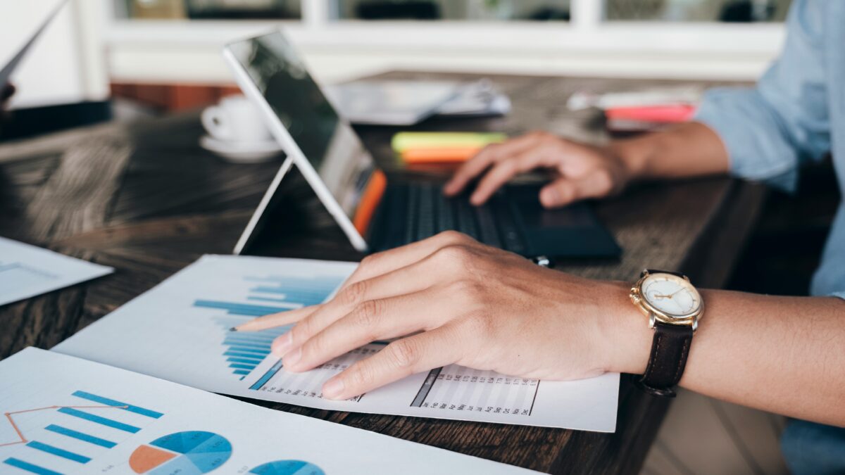 FLR比率とは?飲食店の利益を左右する「3つのコスト管理指標」完全ガイド - F&B Scene FLR比率とは?飲食店の利益を左右する「3つのコスト管理指標」完全ガイド