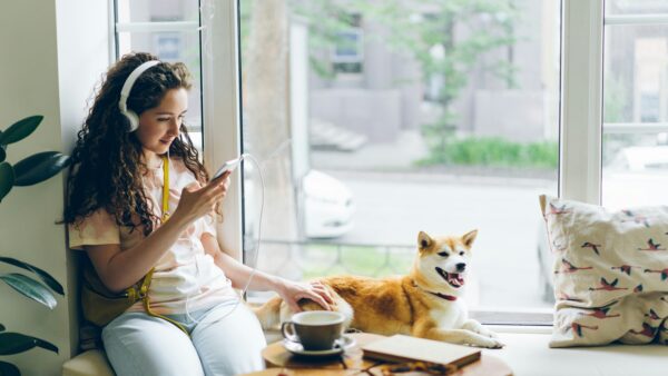 飲食店でペット同伴をOKするには？｜許可・資格・設計ルールまとめ